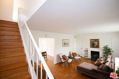 5482 Village Los Angeles CA 90016