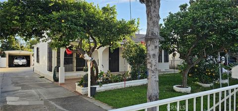 Photo of 1134 W Chestnut Ave, Santa Ana, CA 92703 (MLS # IV26044956)