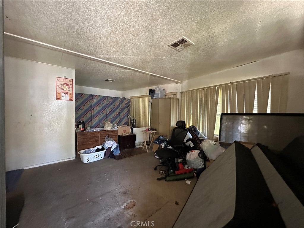 929 E foothill Boulevard