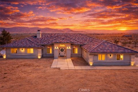 Photo of 30788 Buenos Aires Rd, Lucerne Valley, CA 92356 (MLS # HD25263850)