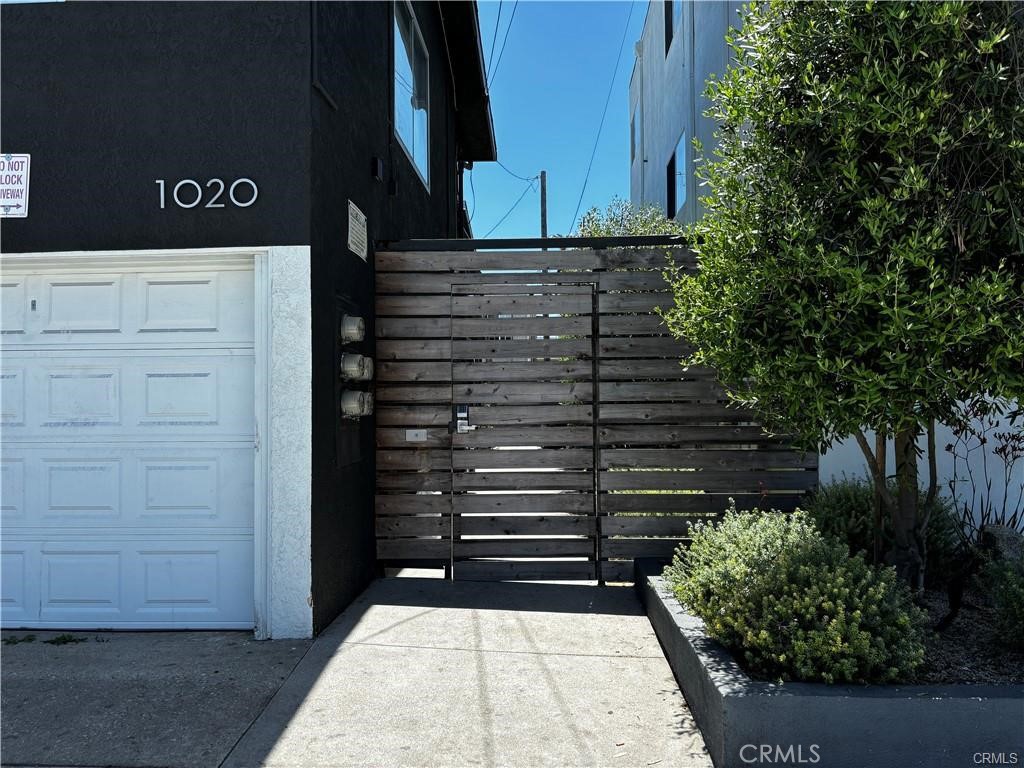 1020 E Broadway