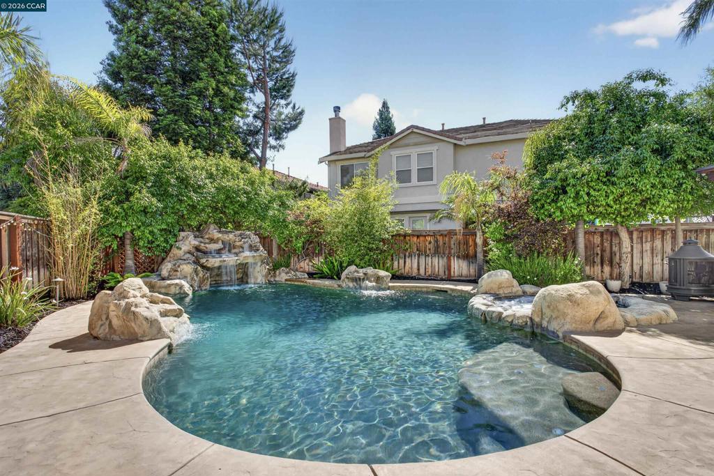 858 Lindrick Ct