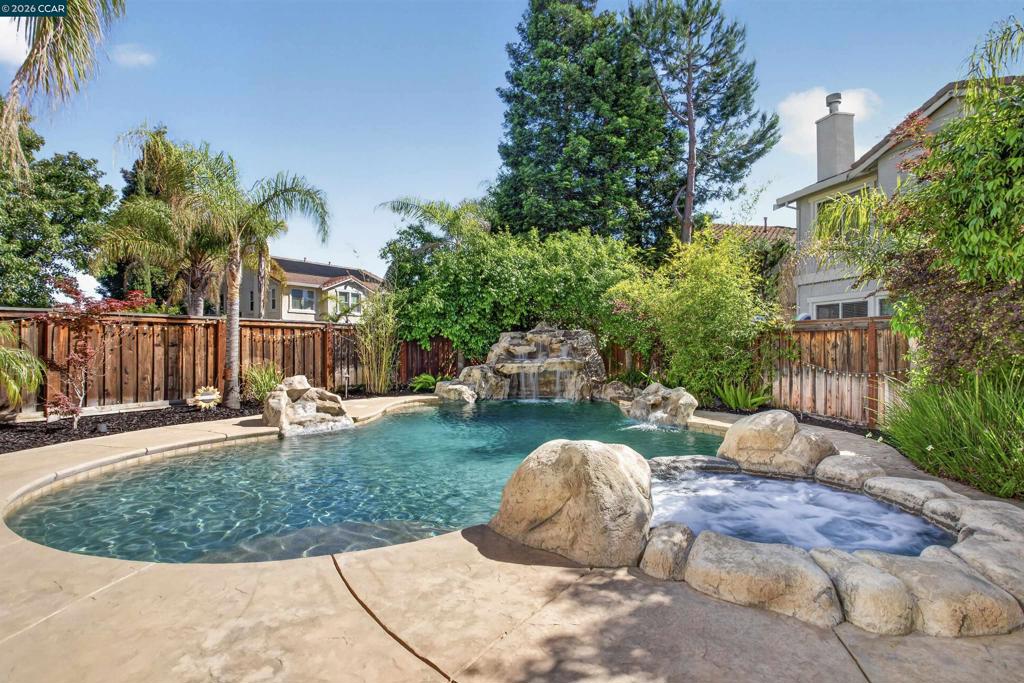 858 Lindrick Ct
