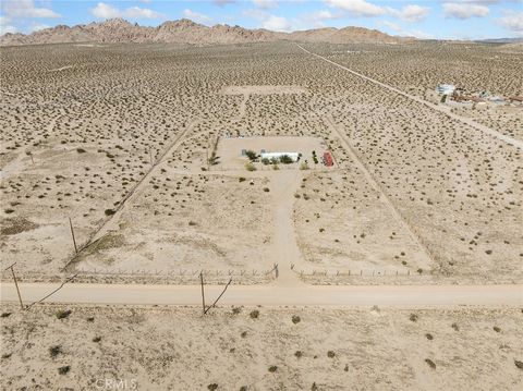 Photo of 39626 E End Road, Lucerne Valley, CA 92356 (MLS # HD26035592)