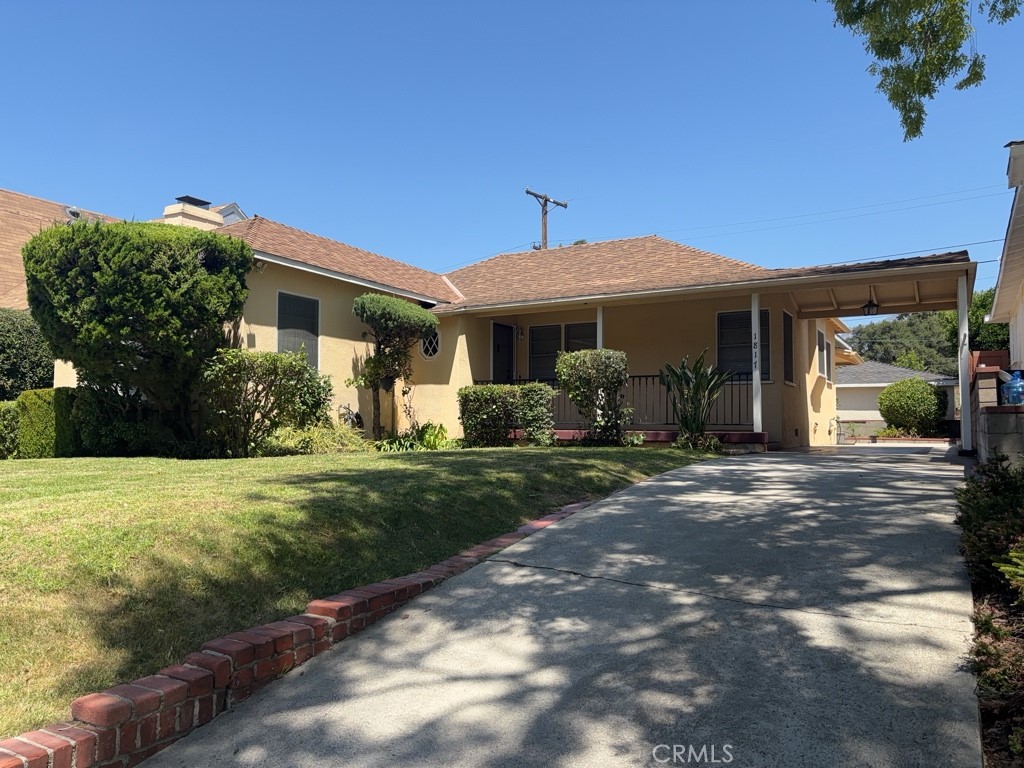DON'T MISS IT! - This 2 bdrm, 1 bath home is currently one of the lowestest price homes listed in the Glendale MLS! Situated on a beautiful tree-lined street in a perfect North Glendale neighborhood near a park and schools, it features a lovely bay window, formal dining room, wood-burning and gas fireplace, hardwood floors, a long driveway with carport and a detached 2 car garage. Offered by the original owner, this home is being sold for the first time since the 1940s.
AS IS!