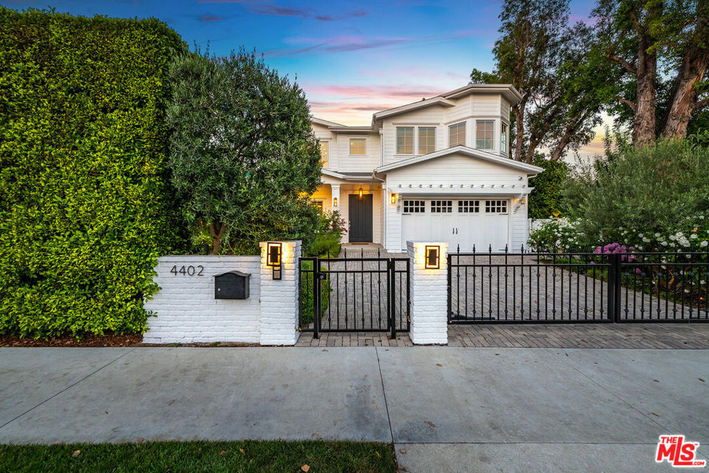 Properties 2 4402 Ledge Avenue