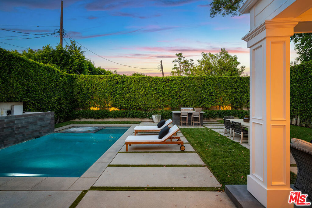 Properties 4 4402 Ledge Avenue