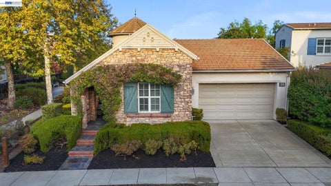 Photo of 3863 Welshland St ST, Danville, CA 94506 (MLS # 41148978)