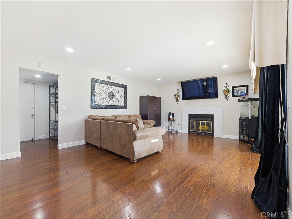 2444 N Magnolia