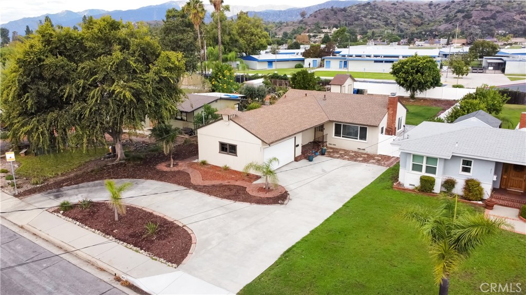 835 E Juanita