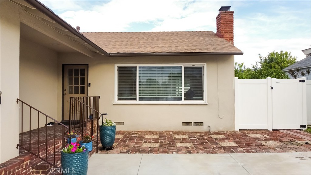 835 E Juanita