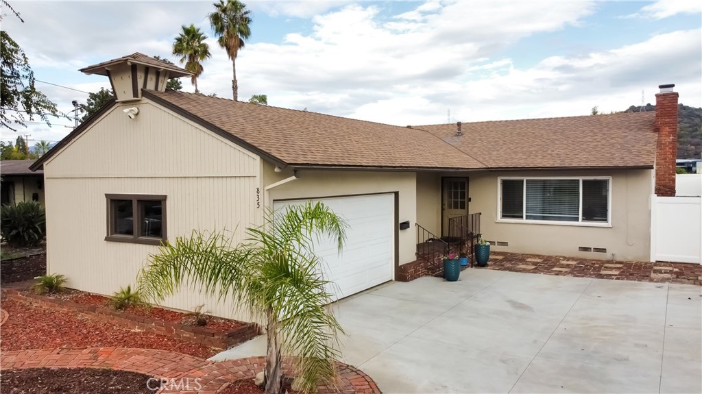 835 E Juanita
