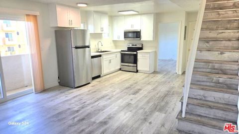 Photo of 140 N Berendo Street #9, Los Angeles, CA 90004 (MLS # 25601579)