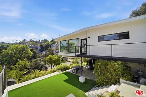 Photo of 21520 Marchena Street, Woodland Hills, CA 91364 (MLS # 26658573)