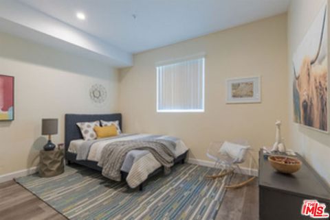 Photo of 850 S Gramercy Place #305, Los Angeles, CA 90005 (MLS # 24356897)