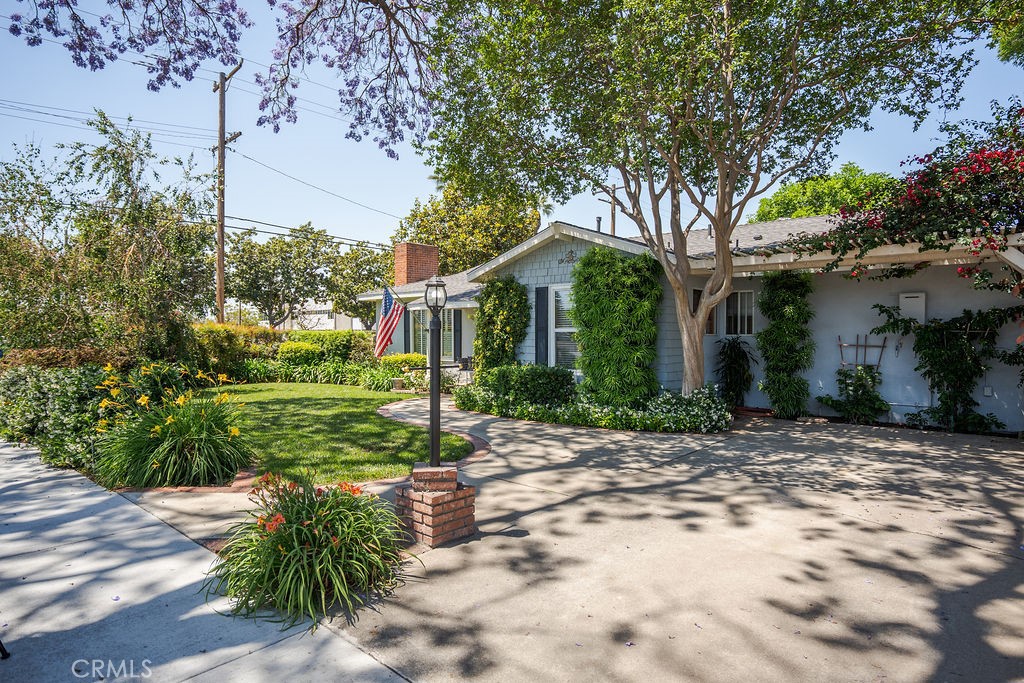 577 S Albertson Avenue