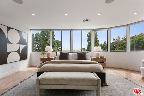 Photo of 6469 Rodgerton Drive, Los Angeles, CA 90068 (MLS # 25598519)