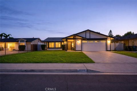 Photo of 1075 Leslie Court, Colton, CA 92324 (MLS # CV26059941)