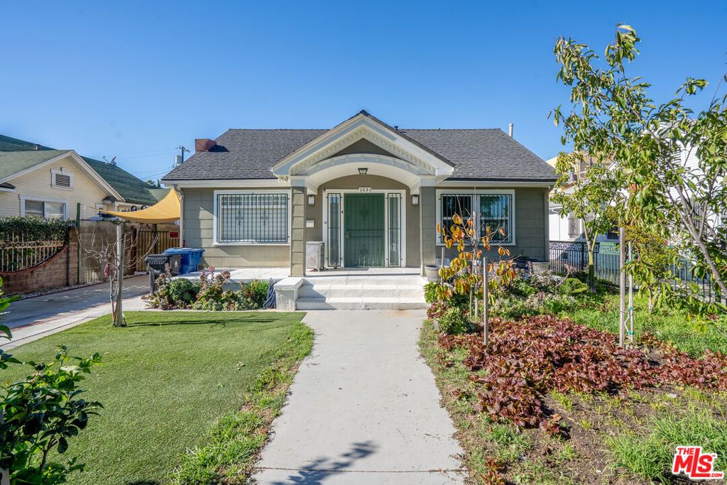 Photo of 1051 5th Avenue, Los Angeles, CA 90019 (MLS # 26634183)