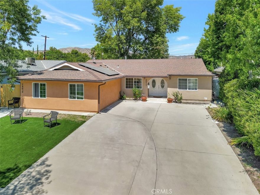 FULL FURNISHED ROOM FOR RENT - Discover this beautiful, bright, and Spacious Fully Furnished W/ 65" 4K Smart TV, Private Bedroom with its own full bathroom perfect for students, working professionals, or anyone seeking a peaceful and comfortable living space. This well-appointed room features a large window that brings in plenty of natural light, along with a private entrance for complete privacy and convenience.
All utilities are included, and the room comes fully equipped, offering a stress-free and move-in-ready experience. Parking space is also provided.
Located in one of Woodland Hills most desirable and quiet neighborhoods, this property is ideally positioned near restaurants, shops, Pierce College, the Topanga Mall, and Topanga Village. Enjoy easy access to the 101 freeway and a scenic drive over the canyon straight to Malibu’s beautiful beaches. Walking trails and outdoor recreation are also just minutes away.
This private, peaceful room offers comfort, convenience, and an unbeatable location an excellent opportunity for qualified tenants looking for a clean and serene place to call home. Homes like this lease quickly!