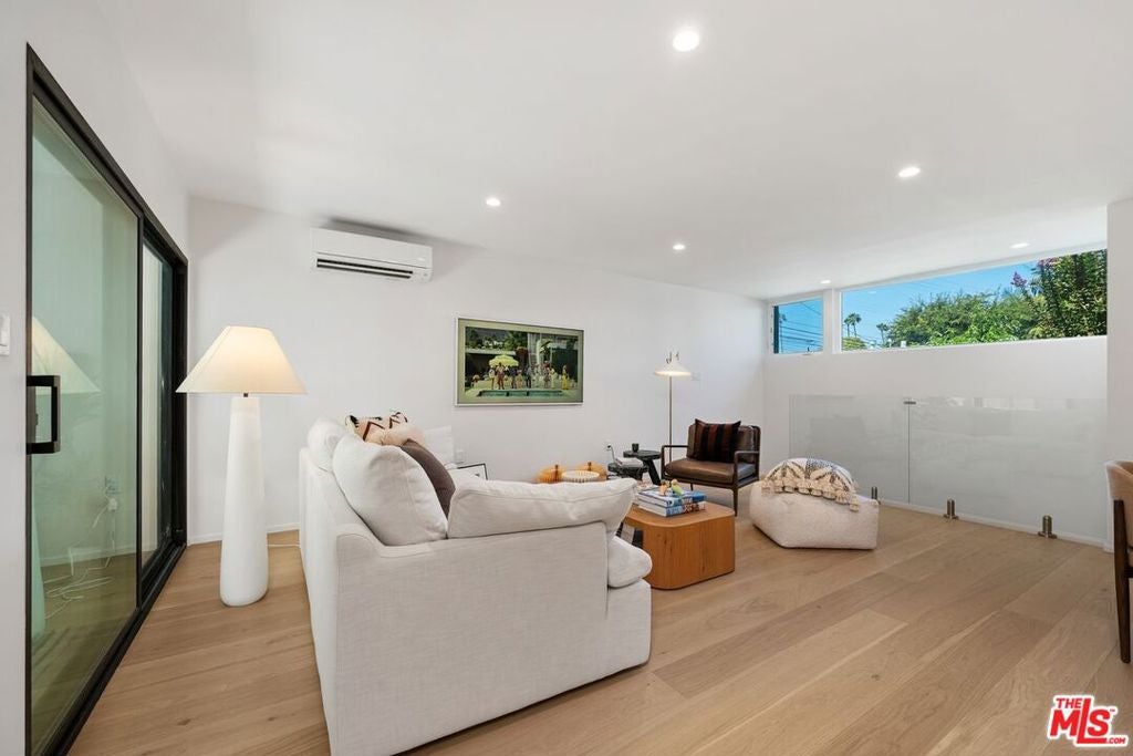 2233 4th Street 3