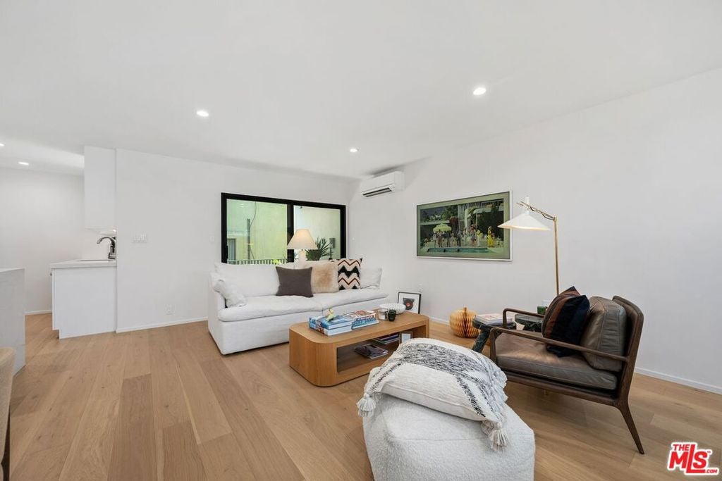 2233 4th Street 3