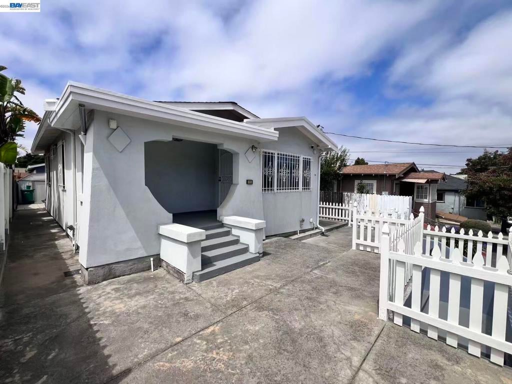 3325 Macarthur Blvd