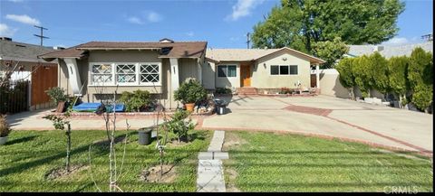 Photo of 5921 NW Fallbrook Avenue, Woodland Hills, CA 91367 (MLS # SR26105075)