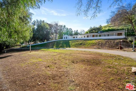 Photo of 10311 Wheatland Avenue, Shadow Hills, CA 91040 (MLS # 26652697)