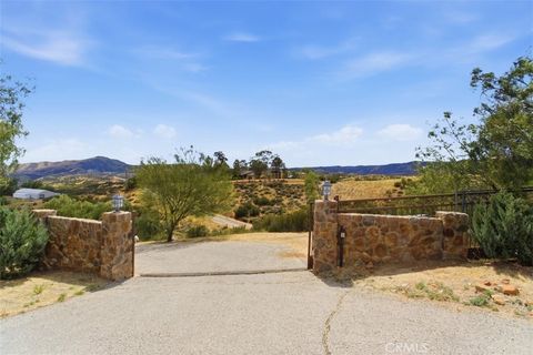Photo of 33737 Steele ST, Agua Dulce, CA 91390 (MLS # SR26118679)