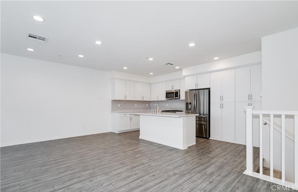 606 White Oaks