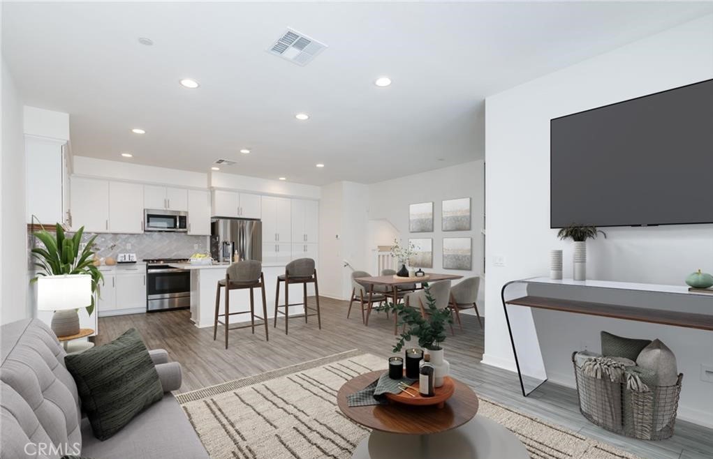 606 White Oaks