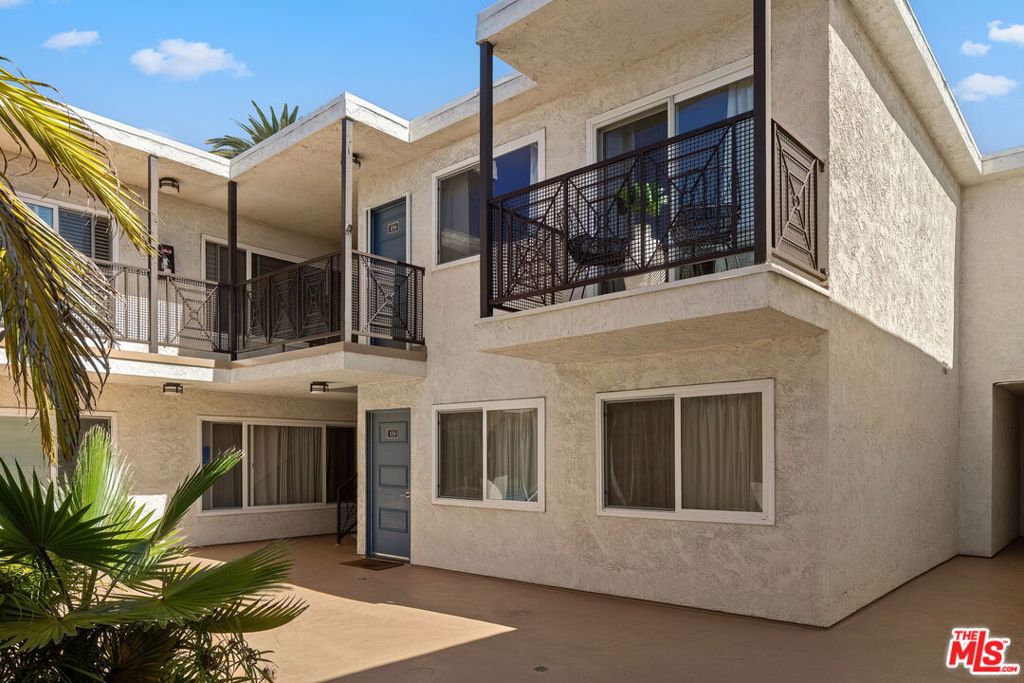 2721 2nd Street 205, Santa Monica CA 90405