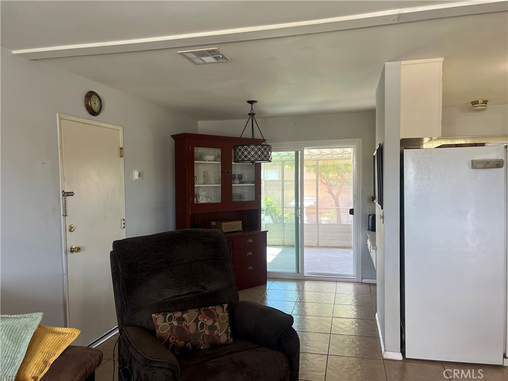 1601 W Mayberry