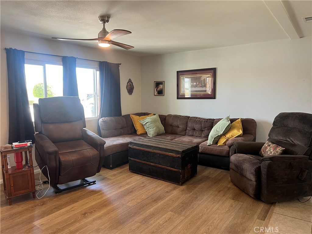 1601 W Mayberry