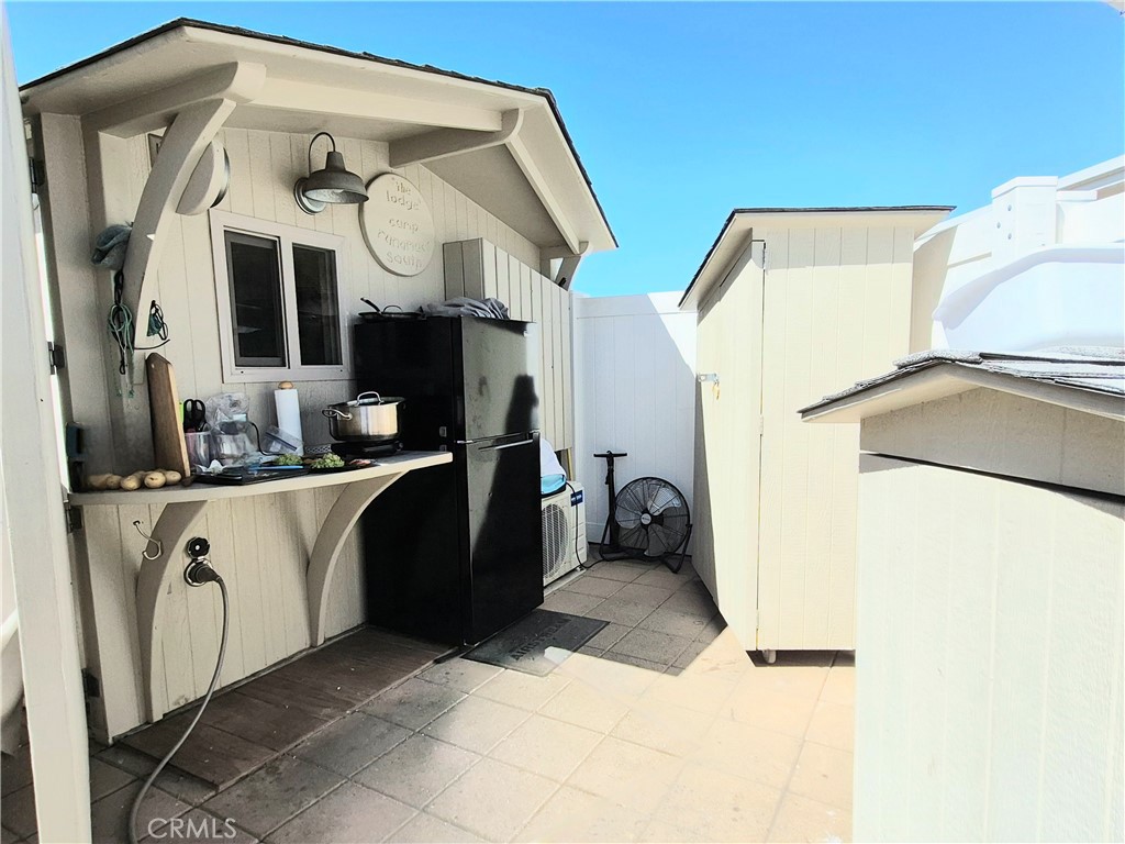 1295 S Cawston Avenue