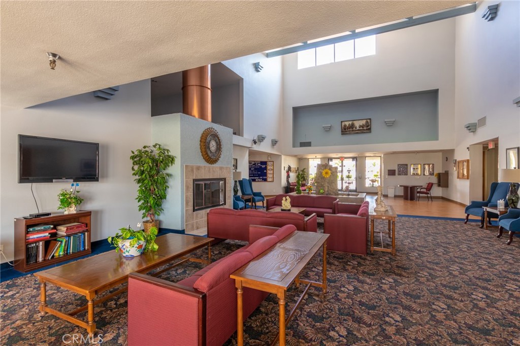 1295 S Cawston Avenue