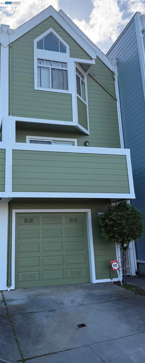 Photo of 11 Rebecca Ln Ln, San Francisco, CA 94124 (MLS # 41128107)