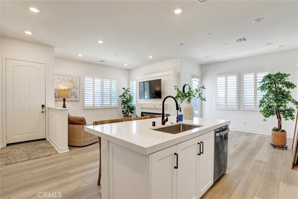 908 Sunrise Road