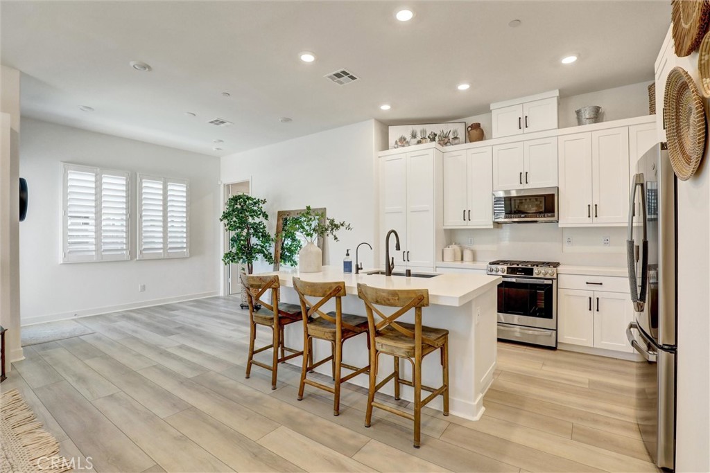 908 Sunrise Road