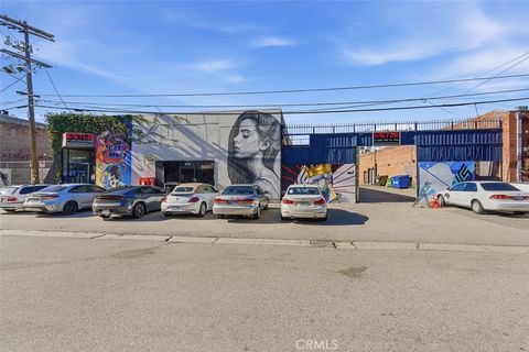 Photo of 431 S Hewitt St #B, Los Angeles, CA 90013 (MLS # GD26012919)