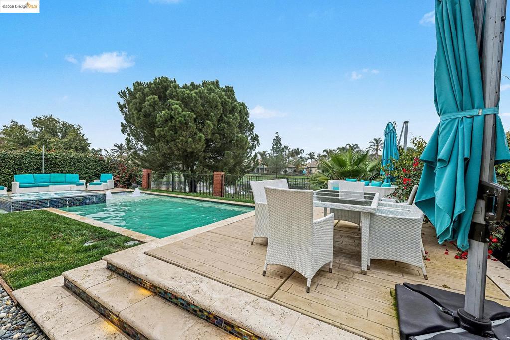 DISCOVERY BAY COUNTRY CLUB - Residential