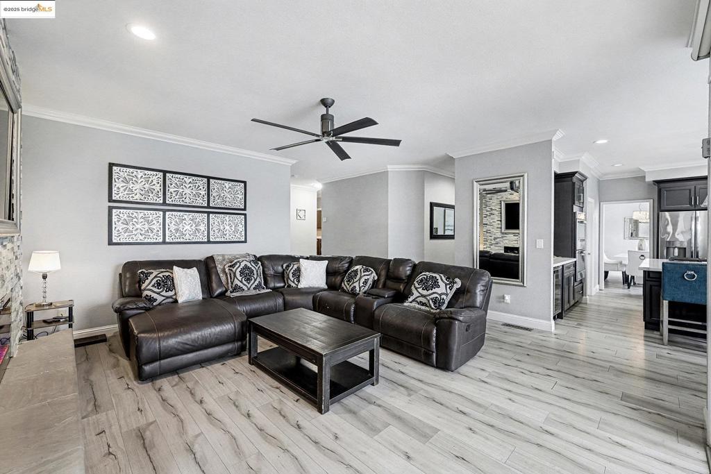 DISCOVERY BAY COUNTRY CLUB - Residential