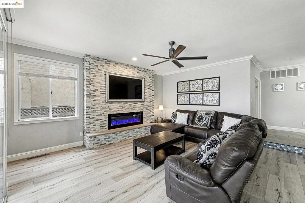 DISCOVERY BAY COUNTRY CLUB - Residential