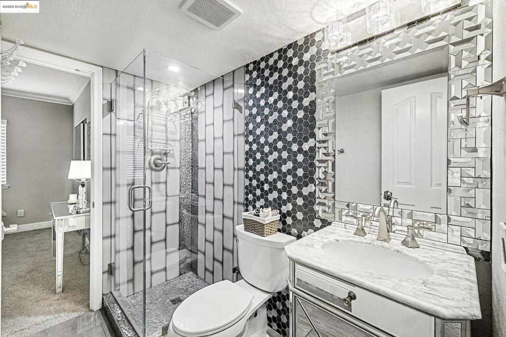 DISCOVERY BAY COUNTRY CLUB - Residential