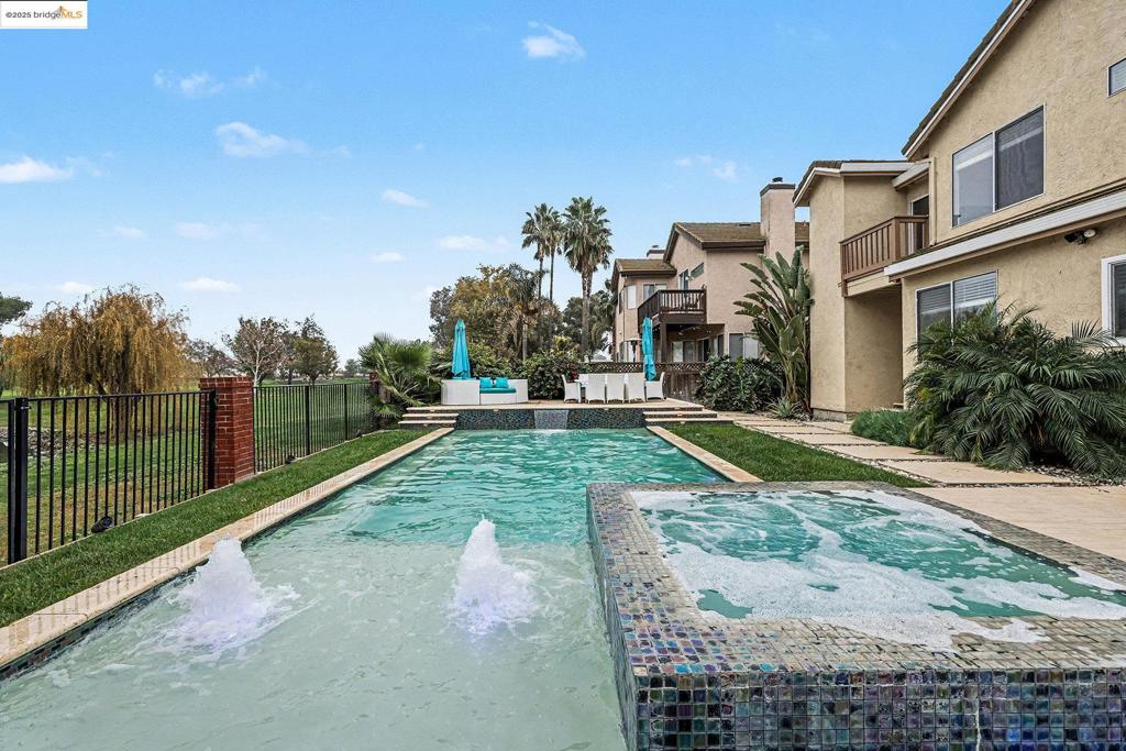 DISCOVERY BAY COUNTRY CLUB - Residential