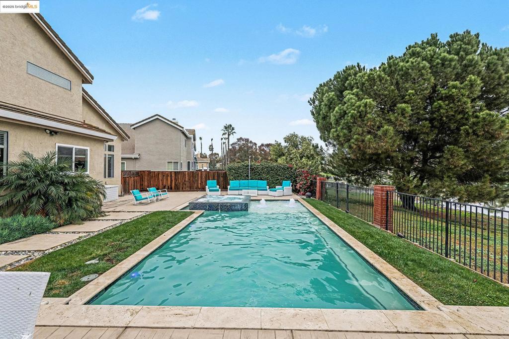 DISCOVERY BAY COUNTRY CLUB - Residential