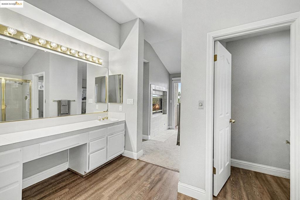 DISCOVERY BAY COUNTRY CLUB - Residential