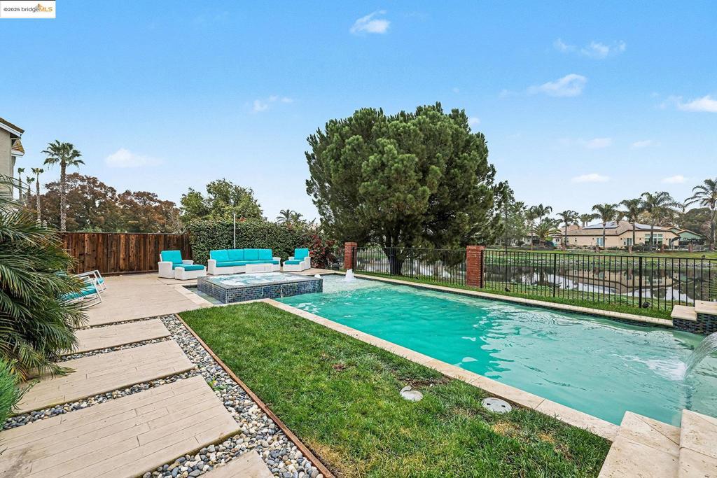 DISCOVERY BAY COUNTRY CLUB - Residential