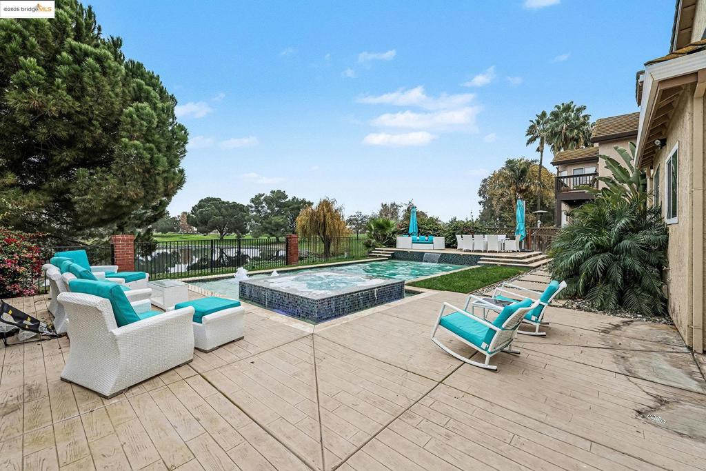 DISCOVERY BAY COUNTRY CLUB - Residential